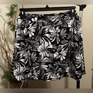 Chico’s Weekends (3.5/XXL) - Darkest Navy Blue and White Hawaiian Pattern Skort